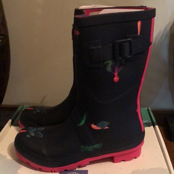 Joules Navy Rain Boots with Carrot and Radish Design size US 5 NWT - Picture 2 of 4